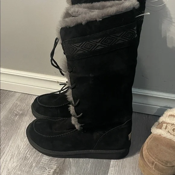 UGG Tularosa Black Leather Sheepskin Winter Boots worn once - Picture 1 of 7
